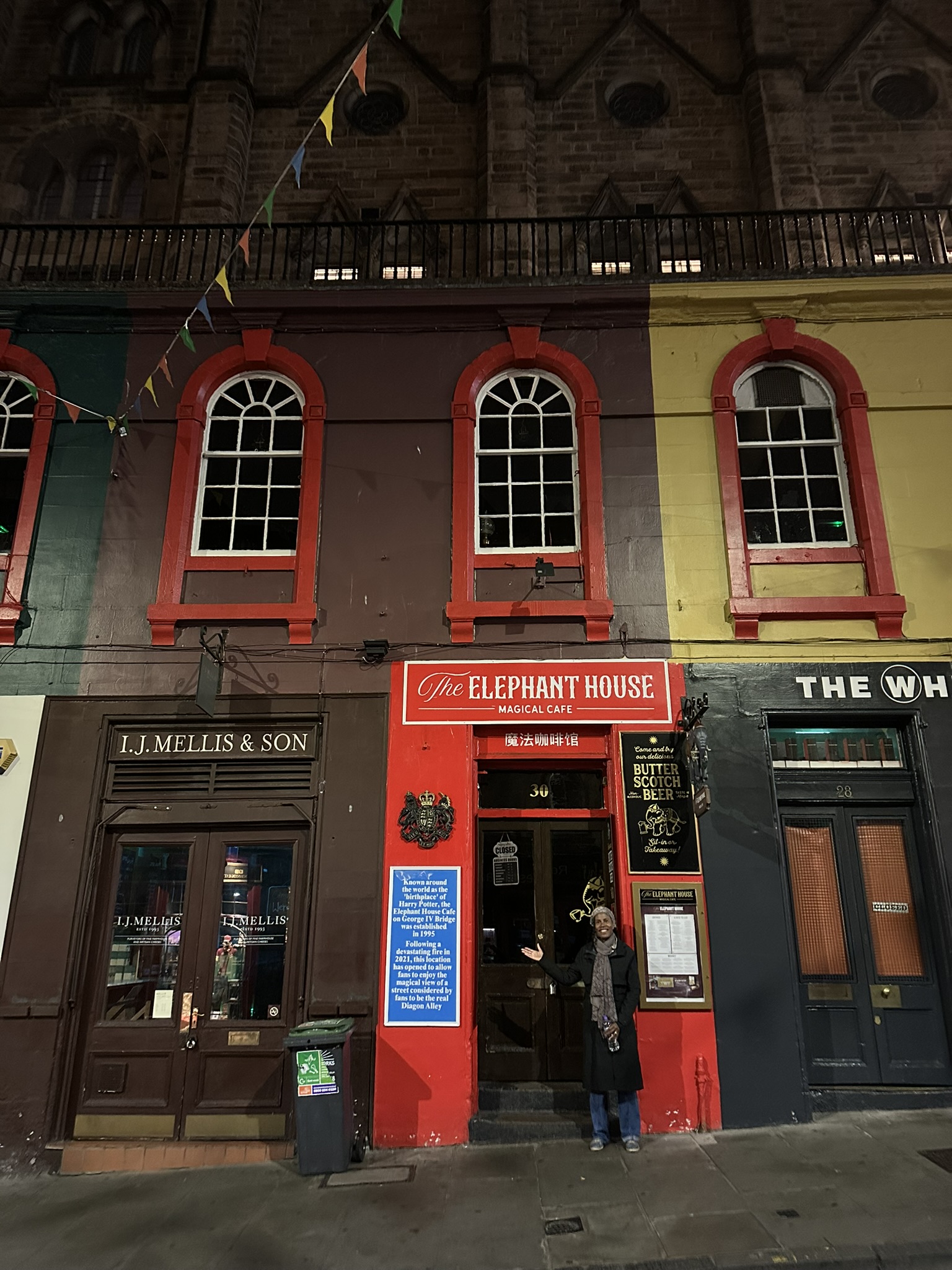 KALEIDOSCOPE VISUAL WITH REDS DARK GREENS AND BLUES